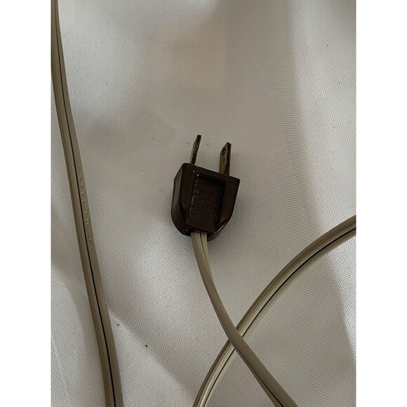 Vintage Beige Gold Bouillotte Style Tole Lamp + Shade Underwriter’s Laboratories - Picture 8 of 12